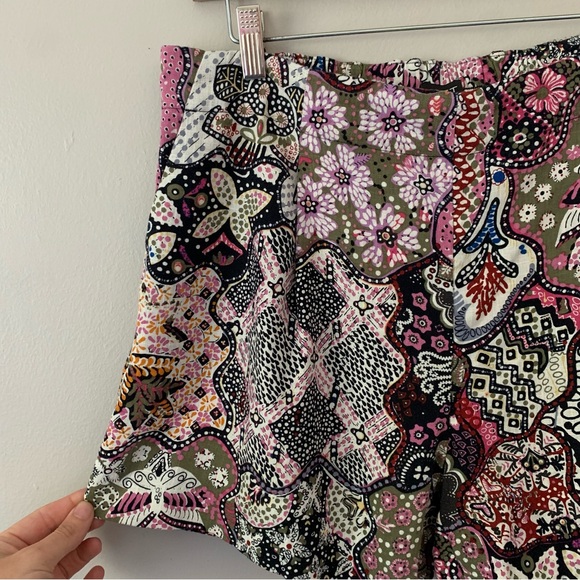 NEW LOFT The Pleated Pull On High Waist Short in Mosaic Floral Size Medium - Picture 5 of 13